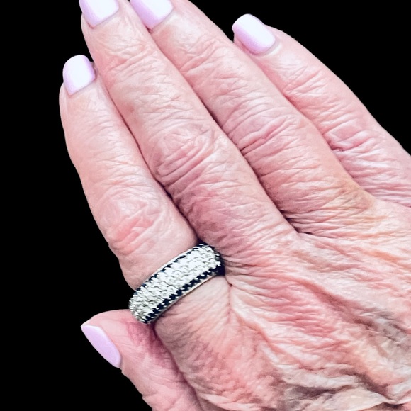 925 sterling simulated sapphires and crystal Eternity Band SZ 8 - Picture 5 of 5